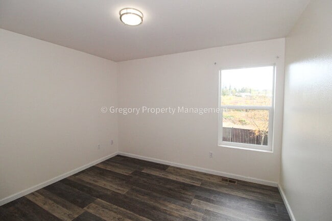 Building Photo - 15431 40th Dr SE