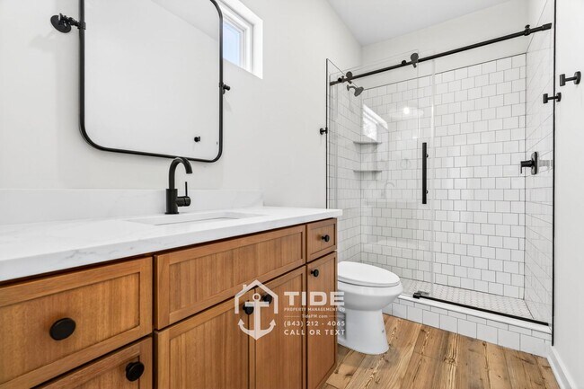 Building Photo - Modern Living Minutes from Park Circle