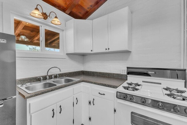 Building Photo - 6365 Cahuilla Ave