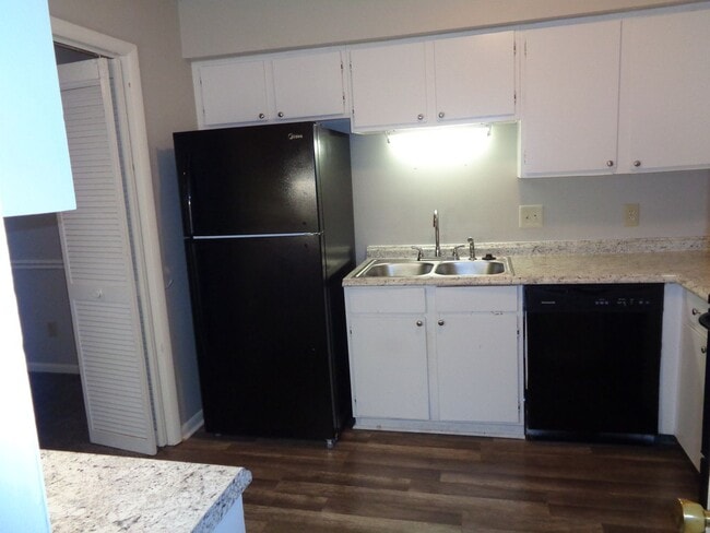 Building Photo - Heather Hills-Townhouse For Rent