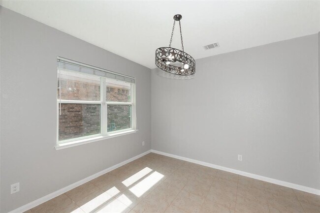 Building Photo - 1349 Twin Estates Dr