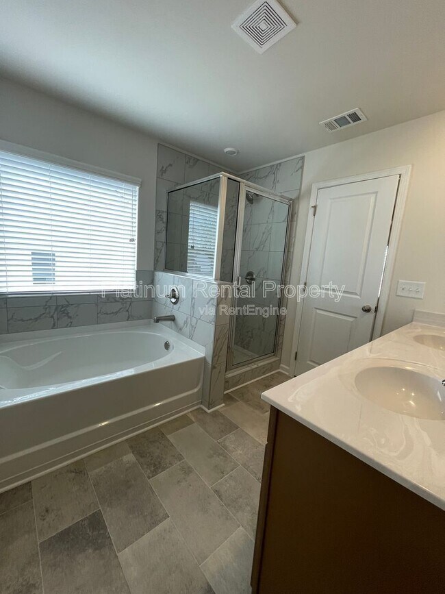 Building Photo - 74 Hampton Rdge Wy