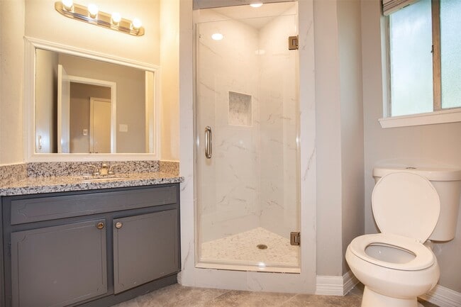 Building Photo - 802 Wavecrest Ln