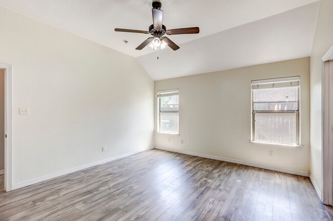 Building Photo - 7026 Chimney Hill Dr