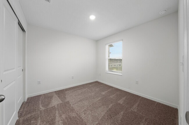 Building Photo - 2814 Raindrop Run St