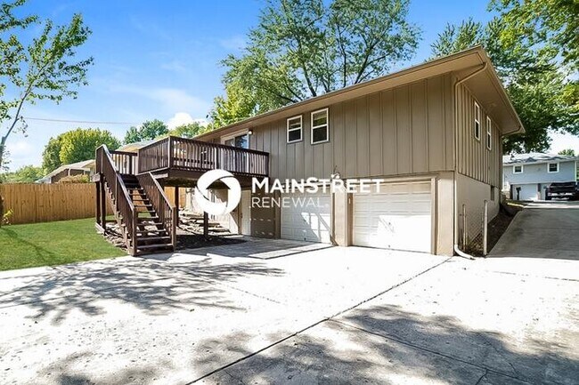 Building Photo - 2021 N York St