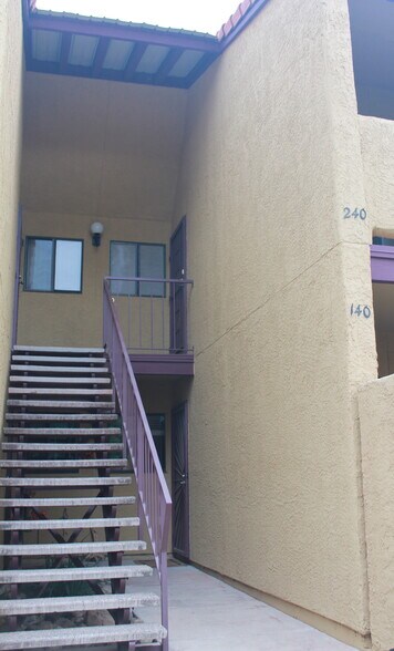Building Photo - 2188 N Pantano Rd
