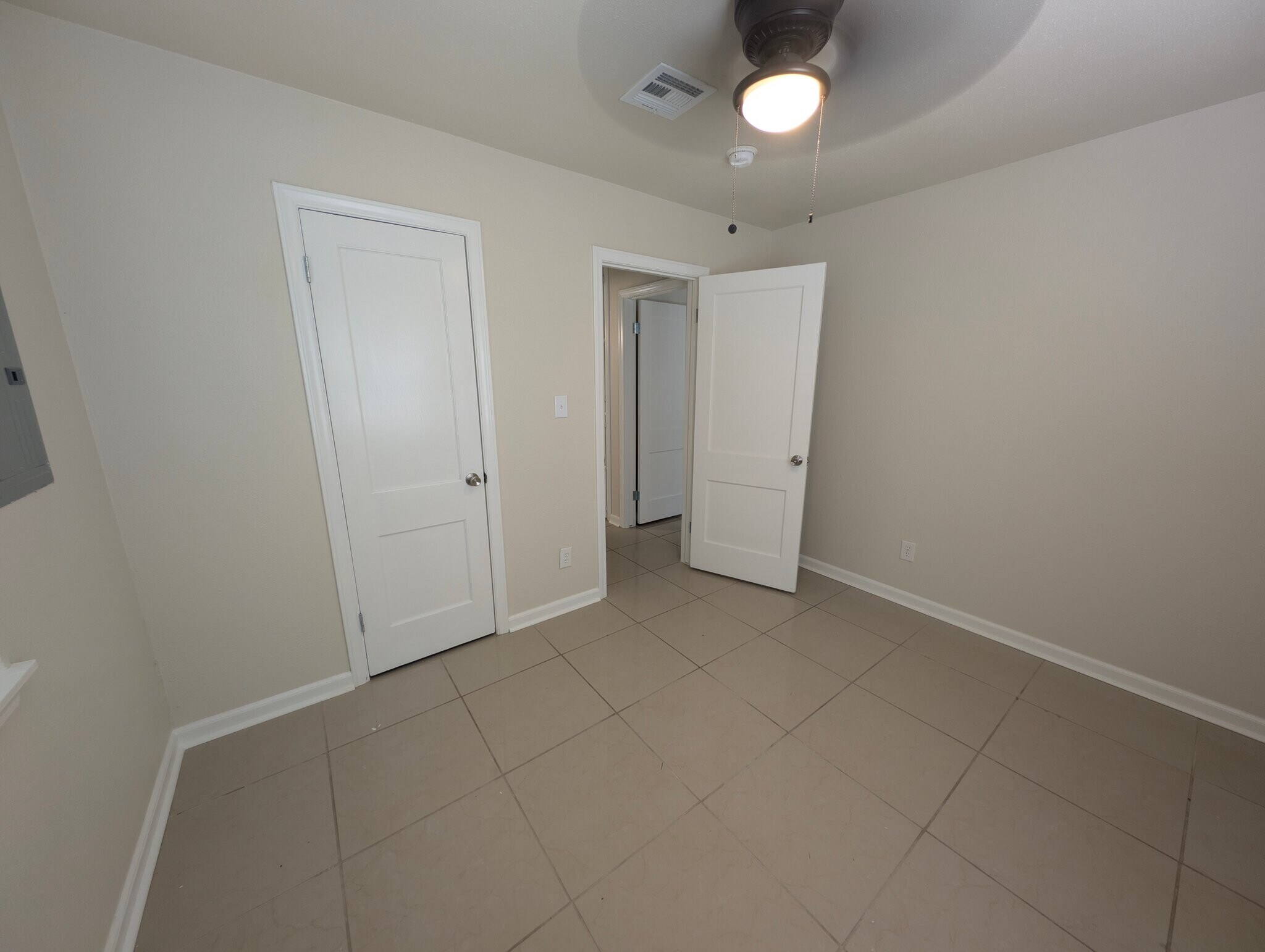 Building Photo - 717 S Midwest Blvd