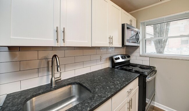 Building Photo - 458 Miller Ave