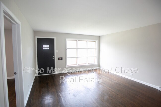 Building Photo - 8837 S Talman Ave
