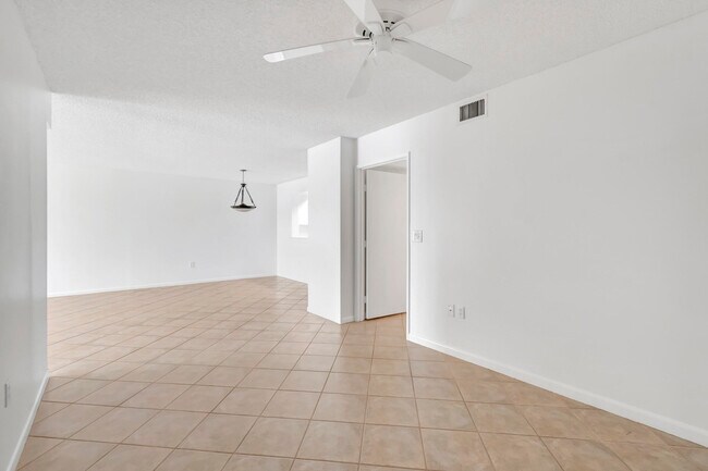 Building Photo - 14096 Huntington Pointe Dr