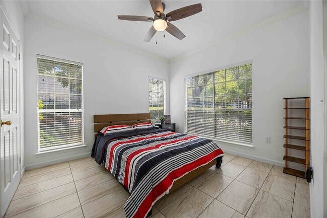 Building Photo - 3231 Allen Pkwy