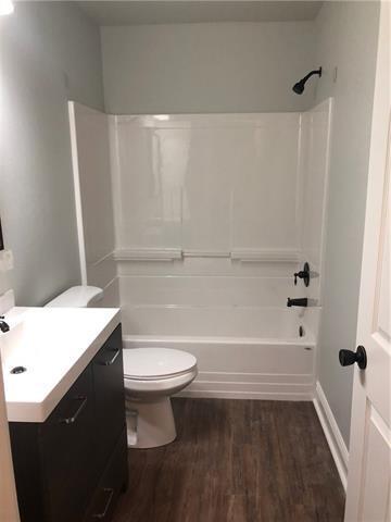 Building Photo - 404 S Walnut St