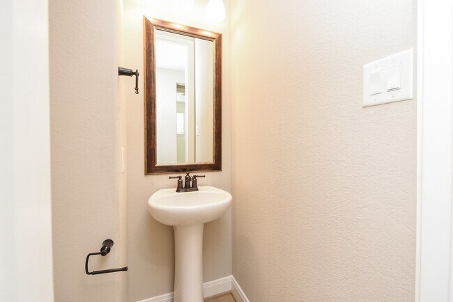 Building Photo - 2008 Harrow Oak Ln