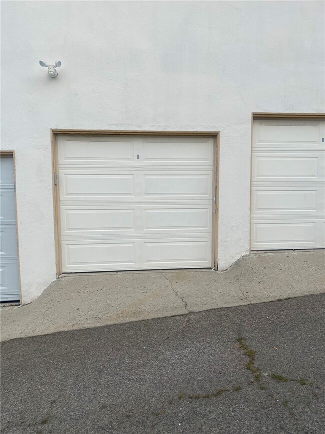 Building Photo - 4968 W 59th St