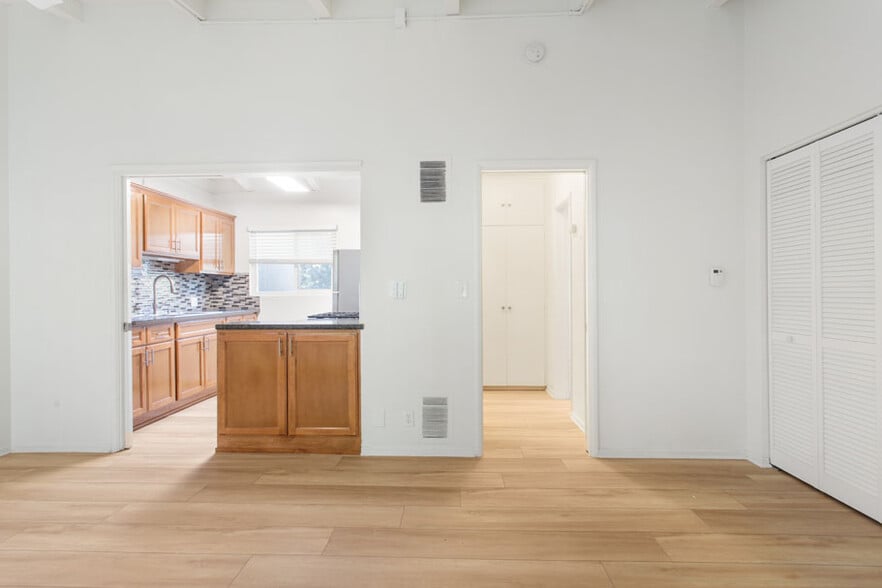 Unit 19 Livingroom - Haverford Apartments