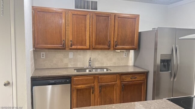 Building Photo - 609 Live Oak Dr