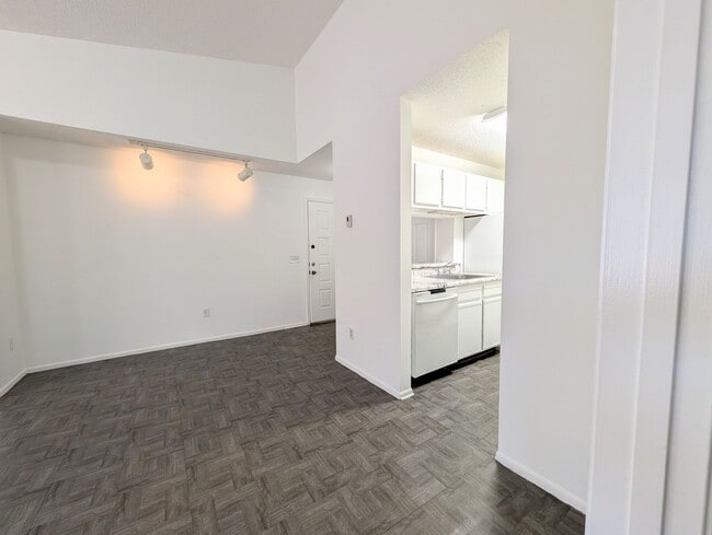 Building Photo - Charming 1 Bedroom / 1 Bathroom Condo – Pompano Beach