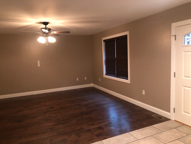 Building Photo - 292 Preston Road APT 3