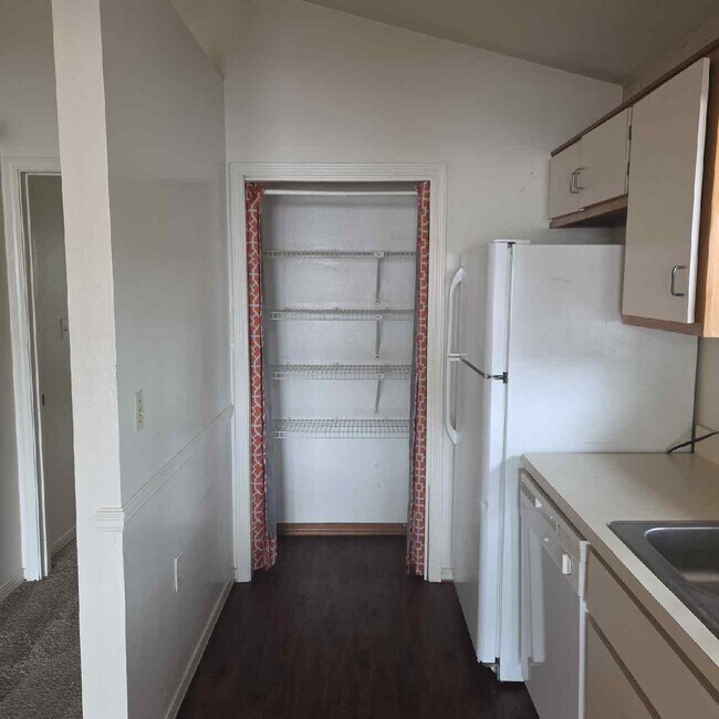 Building Photo - 943 Central Ave