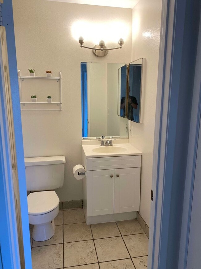Building Photo - Fantastic Renovated 2 story - 2 bed + 1 ba...