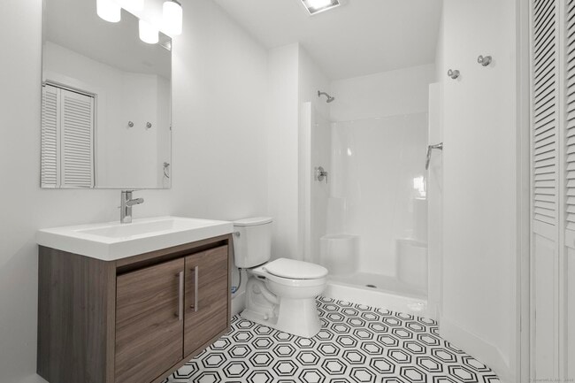 Building Photo - 245 E Main St