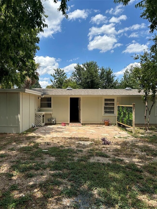 Building Photo - 2017 Karen Ave