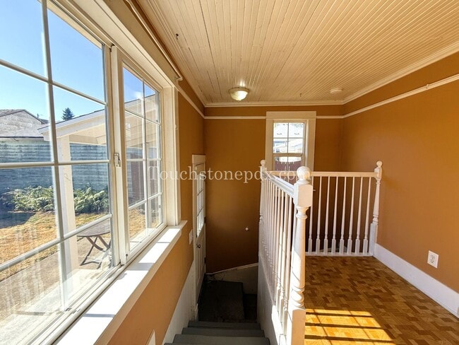 Building Photo - Contemporary 2 BD | 1 BA Home w/ Private B...