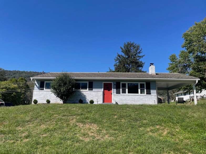 Primary Photo - 627 Docs Ln