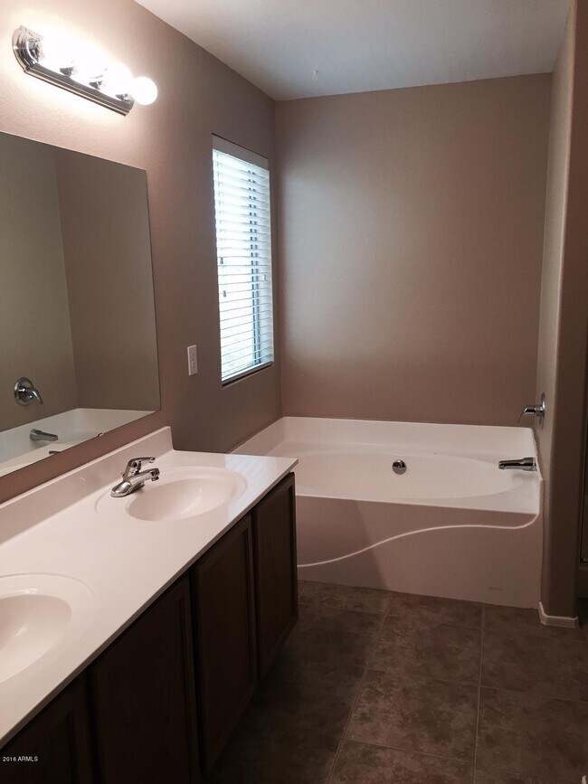 Building Photo - 16210 N 162nd Dr