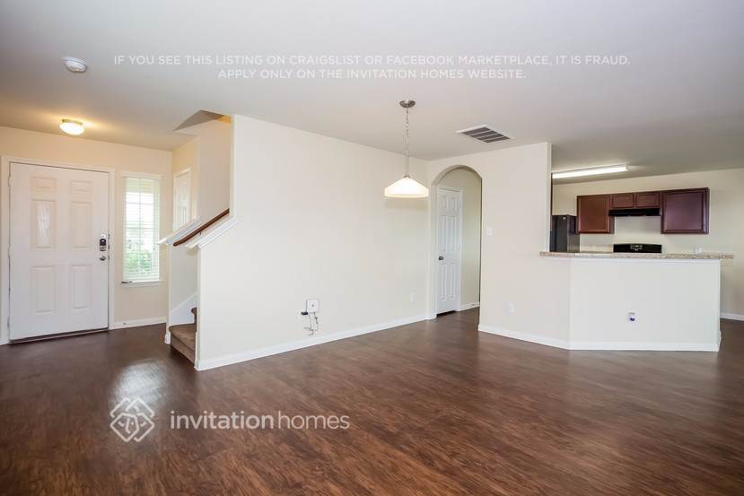 Building Photo - 11407 La Perla Dr