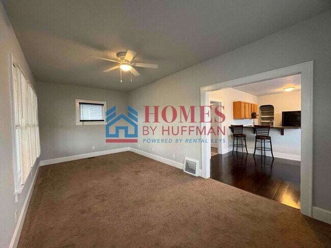 Building Photo - Two Bedroom House | Move in Ready