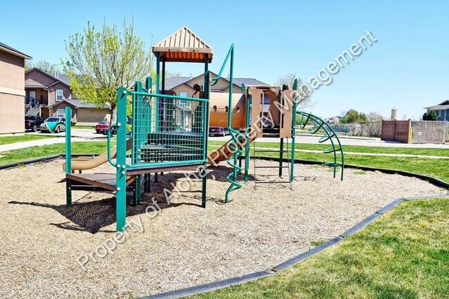 Building Photo - 1053 W Pine Ave