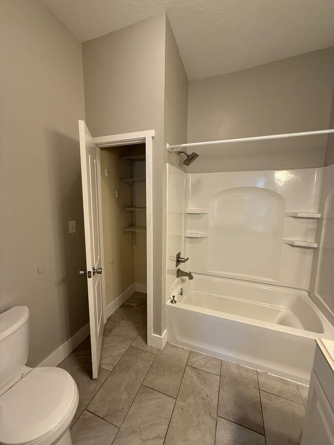 Building Photo - 3-BED 2-BATH IN SHELBY PARK W/ 3-CAR GARAGE
