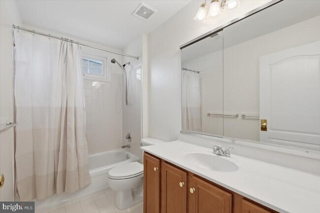 Building Photo - 20242 Hidden Creek Ct