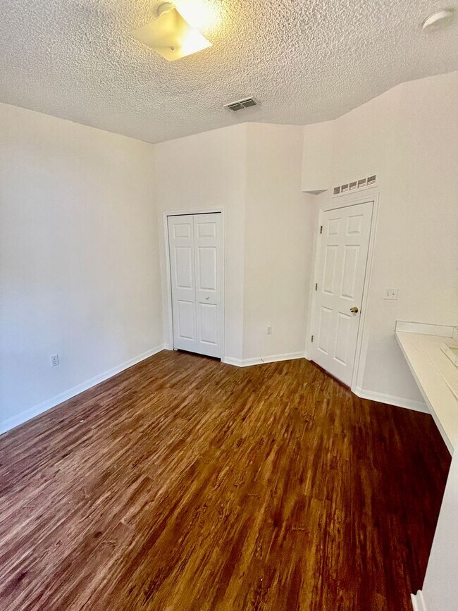 Building Photo - 37186 Southern Glen Way