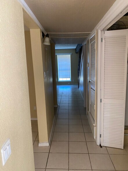 Building Photo - 6342 Walraven Cir