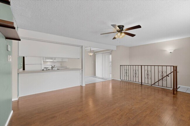 Building Photo - NE Affordable 2/BD 1/BA 1/CG 2nd Story NE Condo