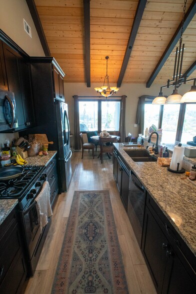 Building Photo - 9941 Los Nidos Ln