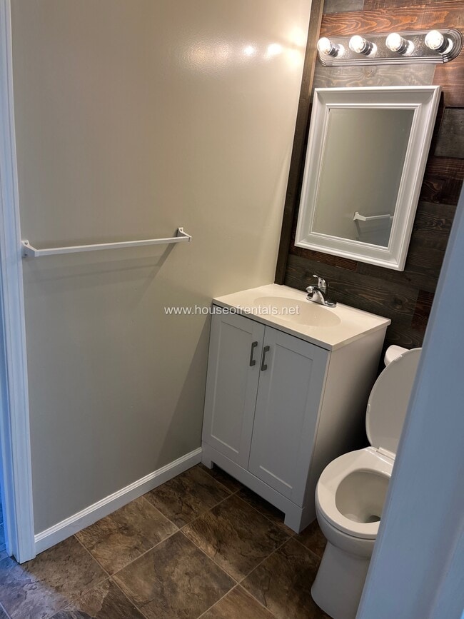 Building Photo - 777 Haney Rd