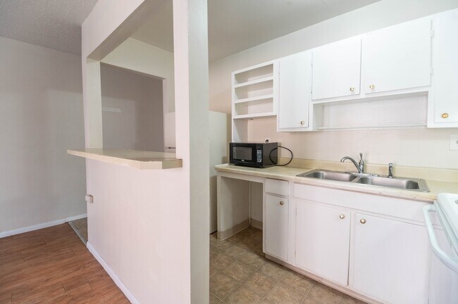 Building Photo - 8770 Galen Ct