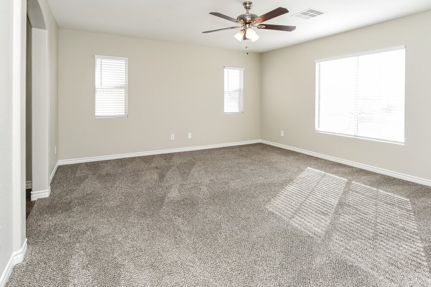 Building Photo - 1110 Cliffbrook Hedge Ave