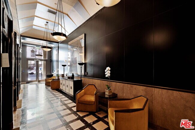 Building Photo - 6253 Hollywood Blvd