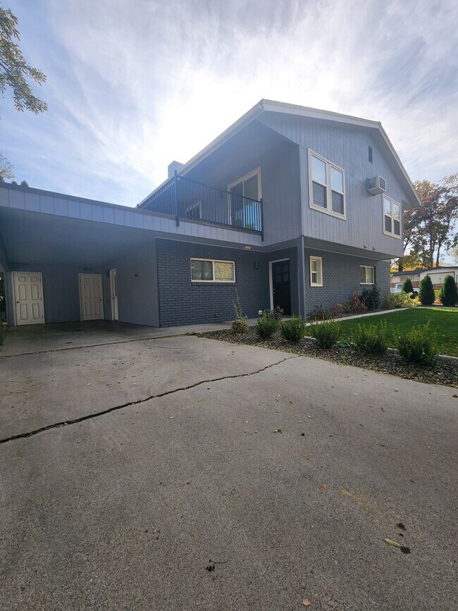 Building Photo - Stunning 2 Bedroom 2 Bathroom Home In Paye...