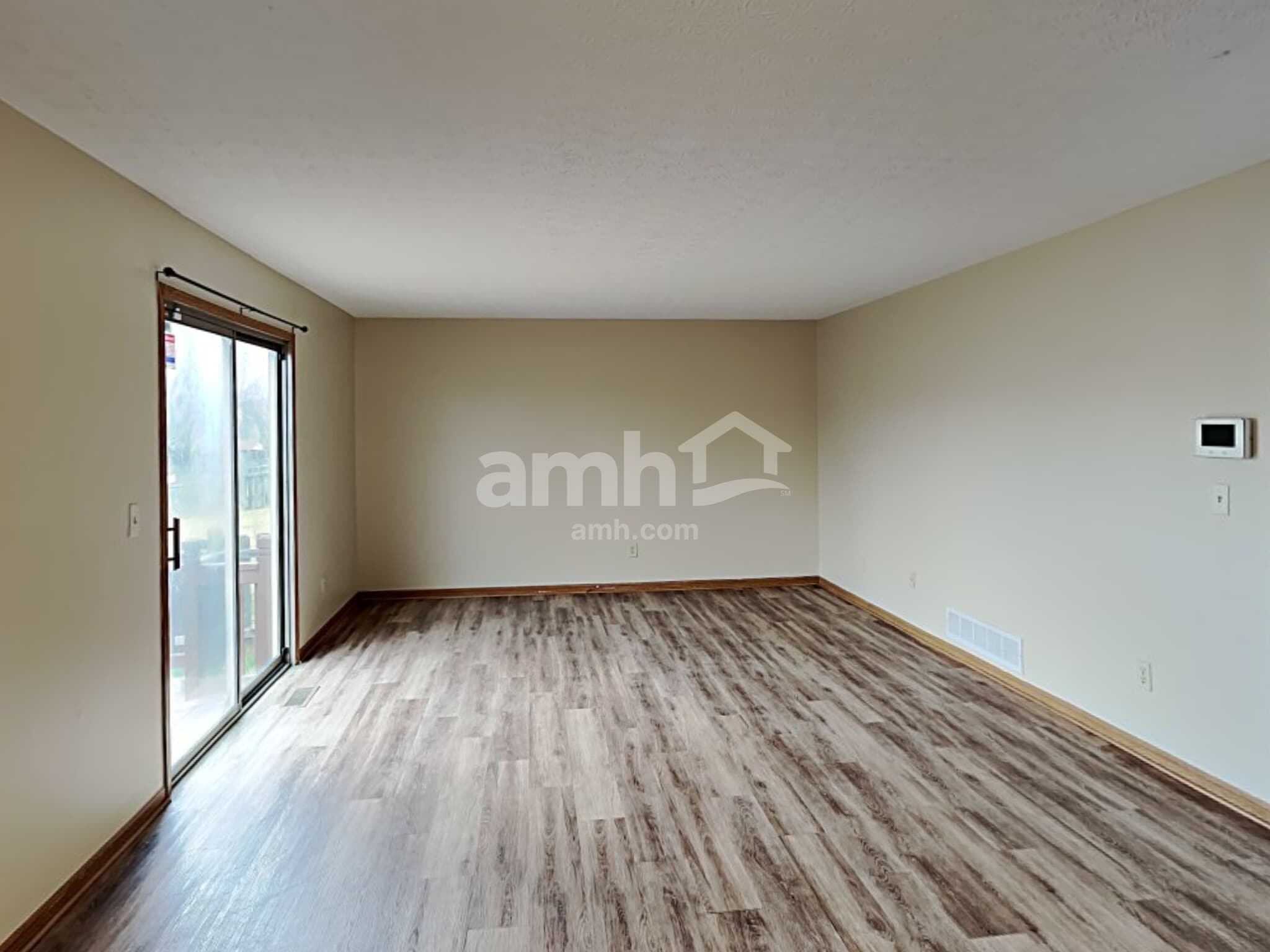 Building Photo - 3047 Hollybank Rd