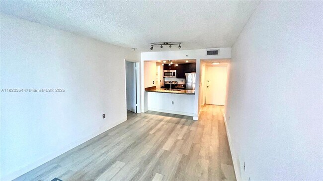 Building Photo - 850 N Miami Ave