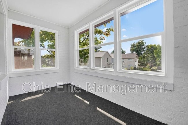 Building Photo - 1094 Oakwood Ave