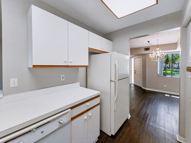Building Photo - ** COACH HOMES @ BERKSHIRE LAKES ** 2 BED / 2 BATH - 1ST FLOOR CONDO - GARAGE - ANNUAL RENTAL