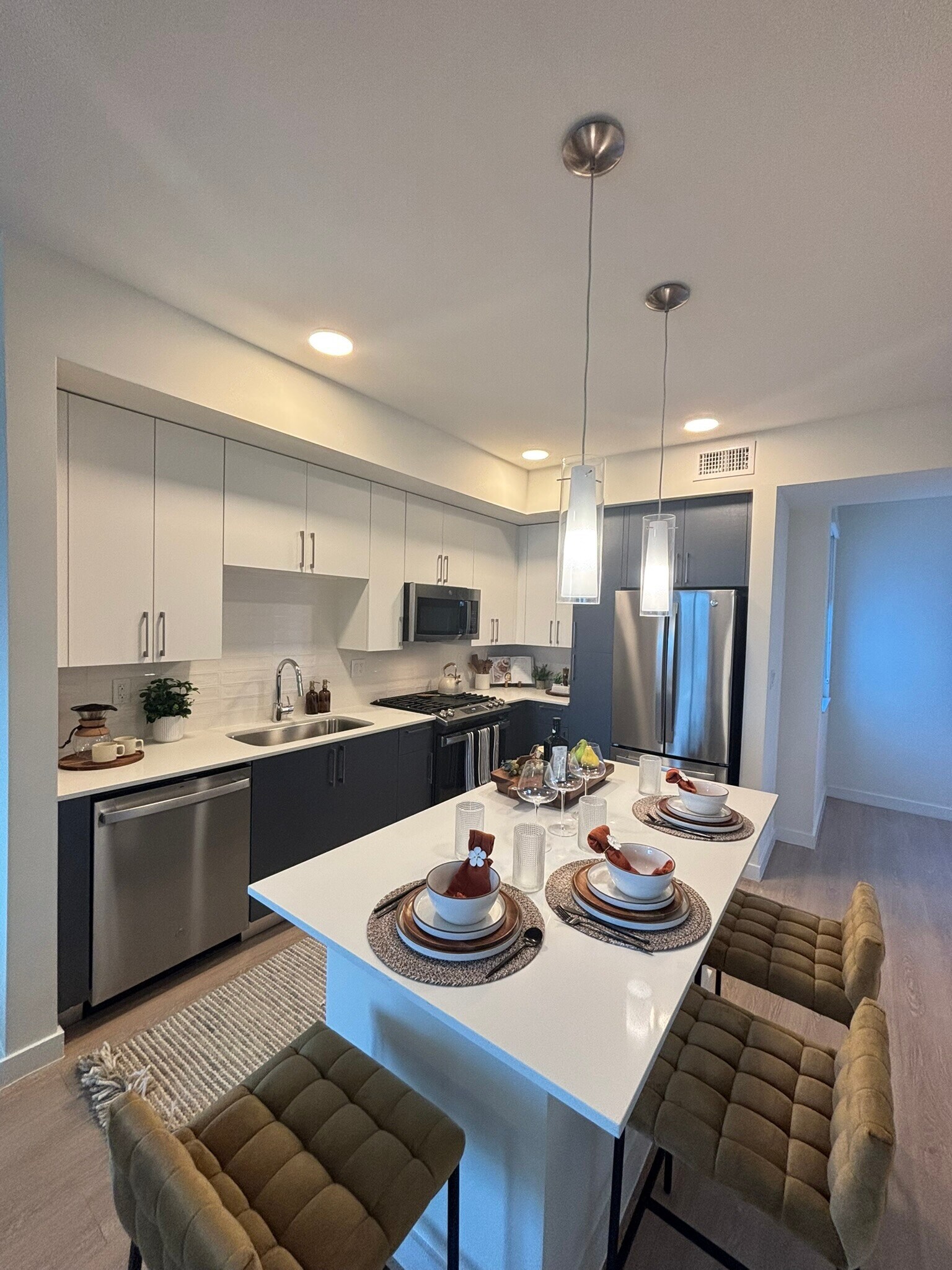 Building Photo - 2385 NE 194th St