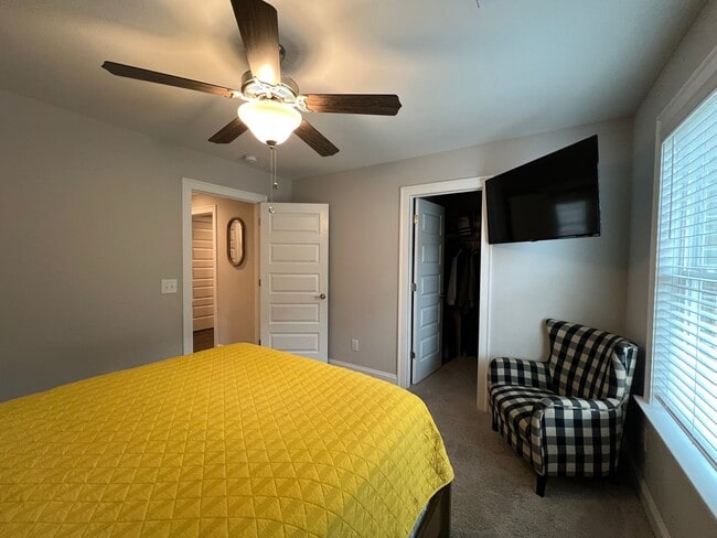 Building Photo - Available July 1, 2026!